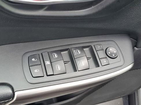 Used 2021 Jeep Cherokee Latitude Lux w/ Comfort/Convenience Group AWD/4WD image 17