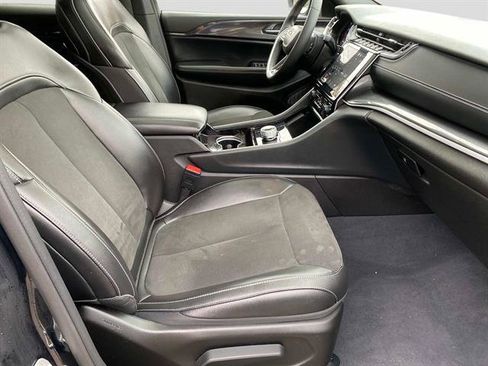 Certified 2023 Jeep Grand Cherokee Altitude image 24