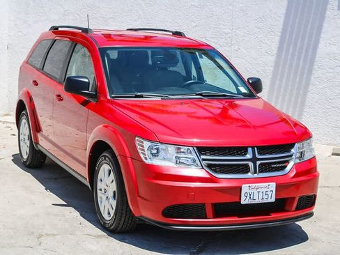 Used 2019 Dodge Journey SE FWD image 3
