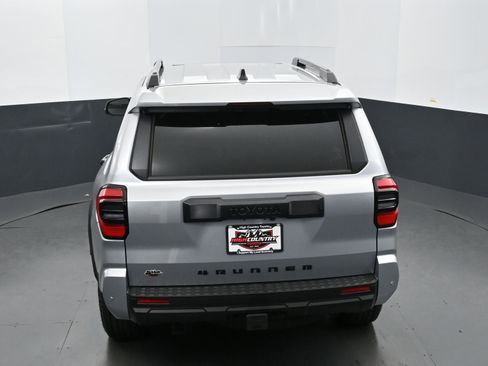 Used 2025 Toyota 4Runner TRD Off-Road Premium AWD/4WD image 32