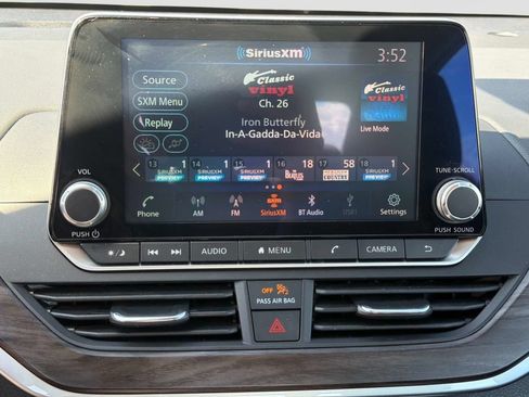 Used 2024 Nissan Altima 2.5 SV AWD/4WD image 24