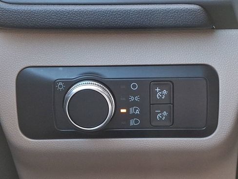 Used 2020 Ford Escape SE image 25