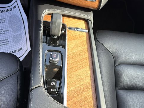 Used 2024 Volvo XC90 B6 Plus image 21