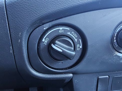 Used 2022 Nissan Frontier S AWD/4WD image 26