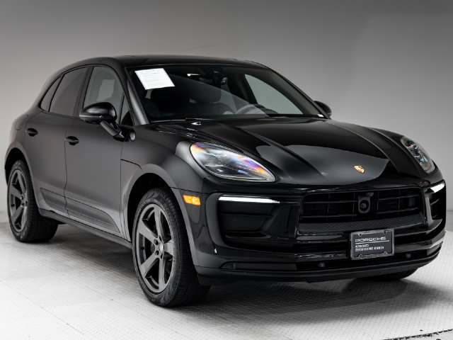 Certified 2026 Porsche Macan AWD/4WD image 32