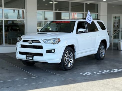 Used 2022 Toyota 4Runner TRD Sport image 2