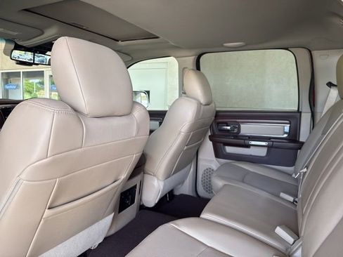 Used 2017 RAM 1500 Laramie AWD/4WD image 19