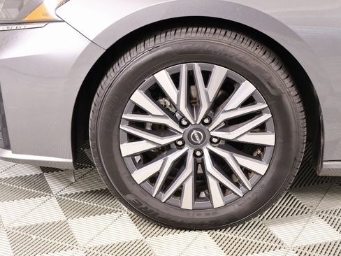 Used 2024 Nissan Altima 2.5 SV image 16