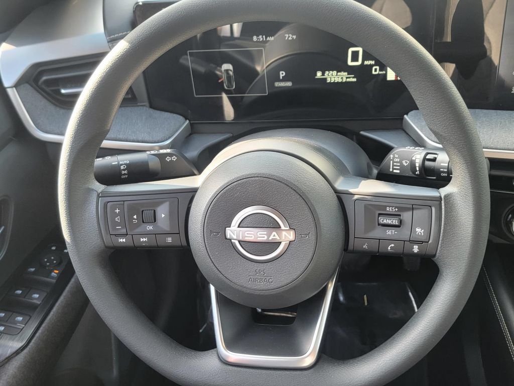 Used 2025 Nissan Kicks SV AWD/4WD image 18