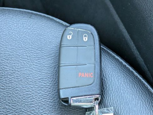 Used 2024 Jeep Compass Latitude image 27