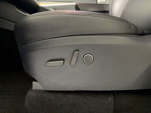 Used 2024 Tesla Model Y Performance AWD/4WD image 16