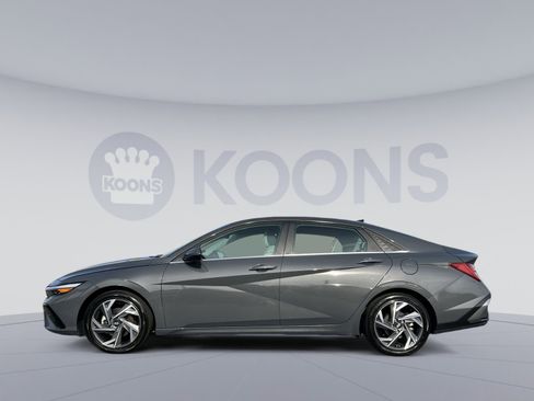 Certified 2025 Hyundai Elantra Limited image 2