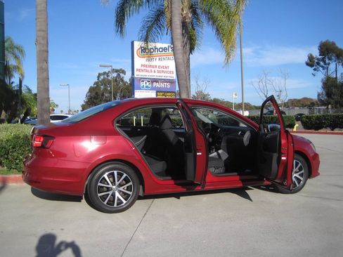 Used 2016 Volkswagen Jetta SE FWD image 10