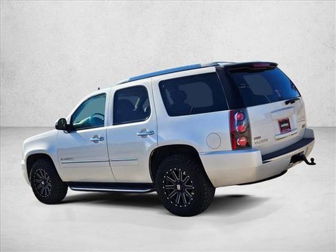 Used 2009 GMC Yukon Denali image 7