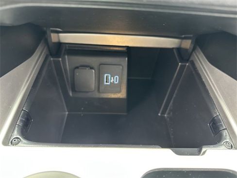 Used 2021 Ford Explorer XLT w/ Equipment Group 202A image 10