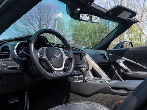 Used 2016 Chevrolet Corvette Z06 w/ 3LZ Preferred Equipment Group RWD image 19