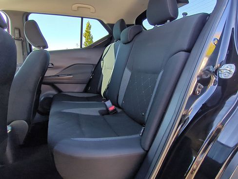 Used 2020 Nissan Kicks SV image 29