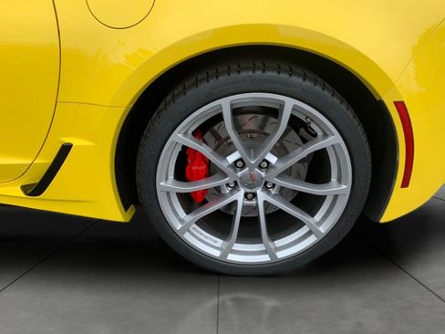 Used 2017 Chevrolet Corvette Grand Sport w/ Grand Sport Heritage Package RWD image 21