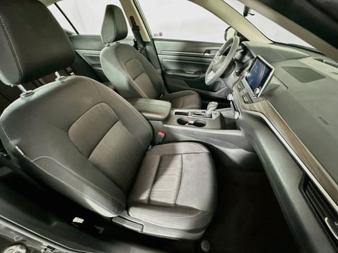 Used 2025 Nissan Altima 2.5 SV FWD image 28