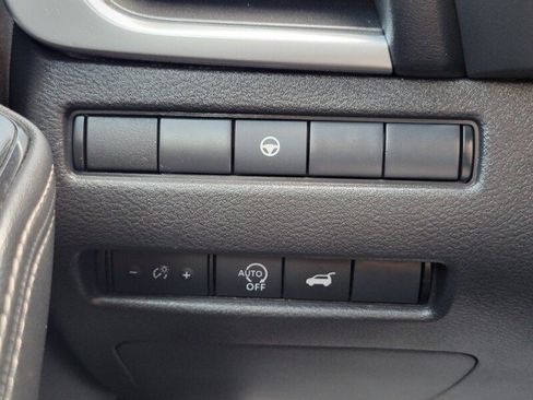 Used 2025 Nissan Rogue SV w/ SV Premium Package FWD image 19