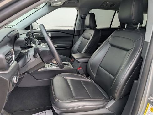 Certified 2022 Ford Explorer XLT w/ Equipment Group 202A image 8