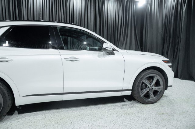 Used 2022 Genesis GV70 3.5T Sport w/ Sport Prestige Package AWD/4WD image 4