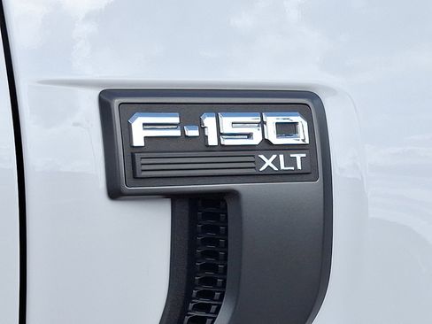 Certified 2022 Ford F150 XLT w/ Equipment Group 302A High image 31