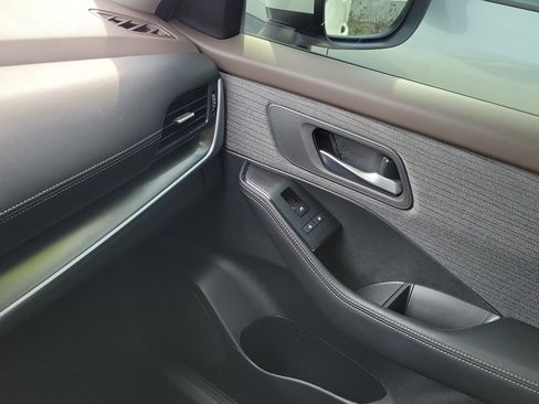 Certified 2023 Nissan Rogue SV FWD image 29