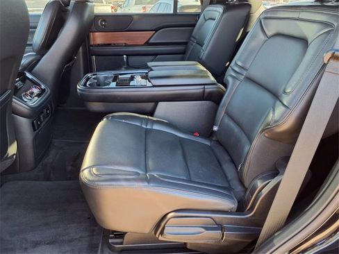Used 2019 Lincoln Navigator Reserve image 11
