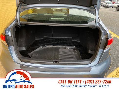 Used 2020 Toyota Corolla LE image 11