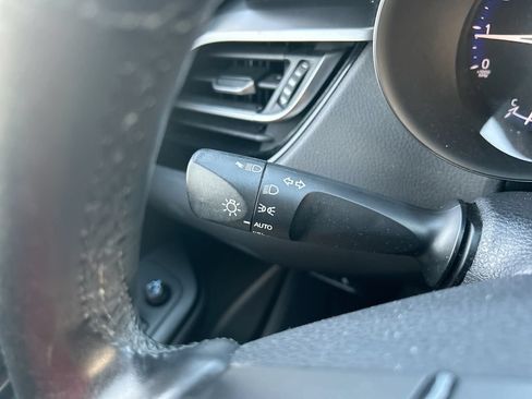 Used 2018 Toyota C-HR XLE FWD image 19