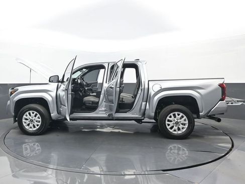 Used 2025 Toyota Tacoma SR5 image 31