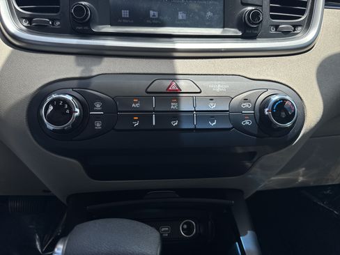 Used 2019 Kia Sorento FWD image 26