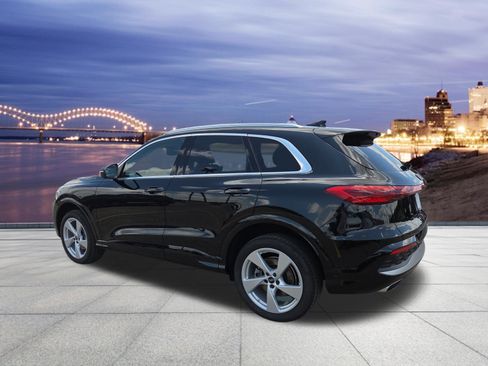 Certified 2025 Audi Q5 Premium AWD/4WD image 3
