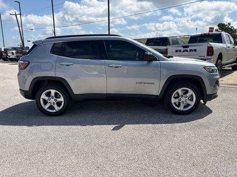 Used 2024 Jeep Compass Latitude AWD/4WD image 7