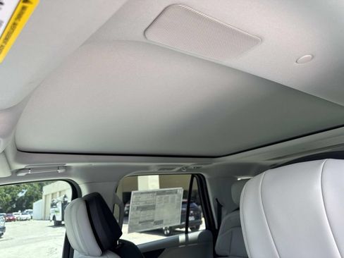 New 2026 Lincoln Navigator Reserve AWD/4WD image 36