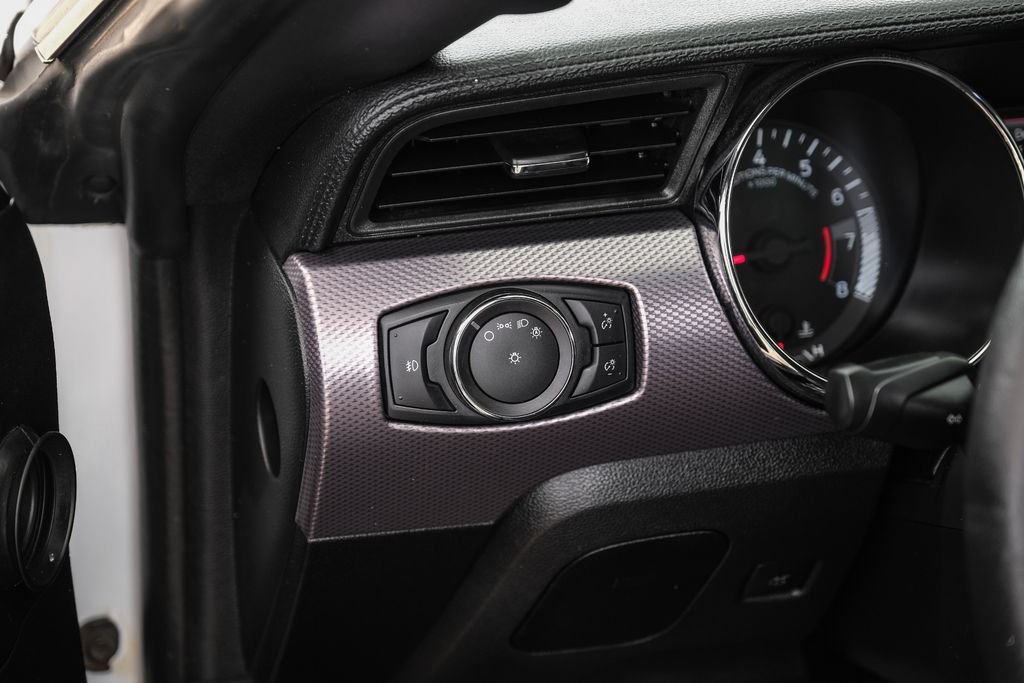 Used 2016 Ford Mustang Coupe RWD image 30