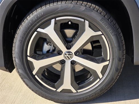 New 2026 Volkswagen Tiguan SE image 8