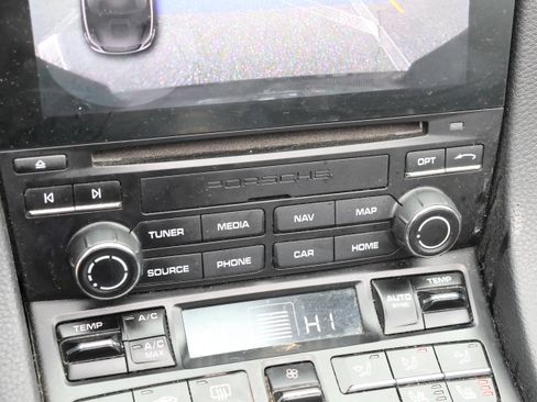 Used 2021 Porsche 718 Boxster image 25