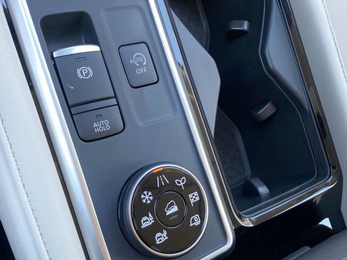 New 2026 Nissan Pathfinder SL AWD/4WD image 18