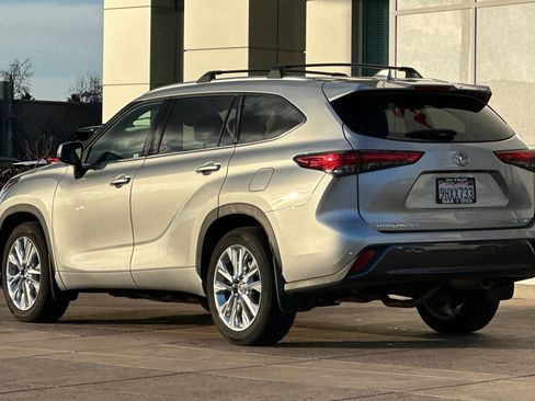 Used 2023 Toyota Highlander Limited image 6