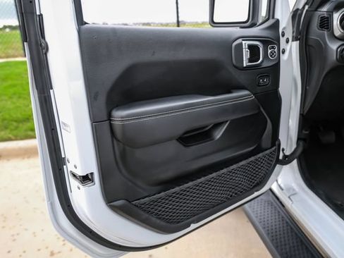 Used 2021 Jeep Wrangler Unlimited Sahara w/ Uconnect 4C Nav & Sound Group AWD/4WD image 42