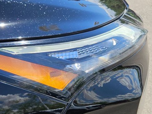 Used 2023 Nissan Rogue S image 10