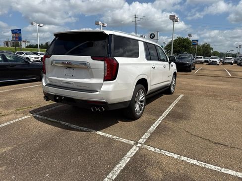 Used 2022 GMC Yukon XL Denali w/ Denali Premium Package RWD image 5