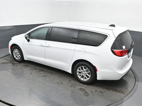 New 2026 Chrysler Voyager LX image 40