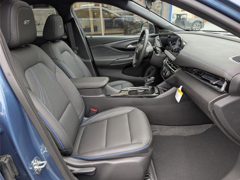 New 2026 Buick Envista Sport Touring FWD image 8