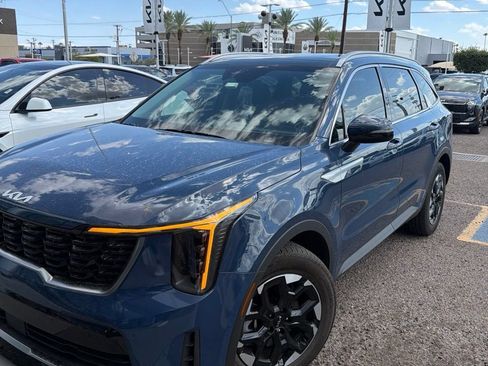 Used 2025 Kia Sorento S w/ Panoramic Sunroof Package FWD image 2