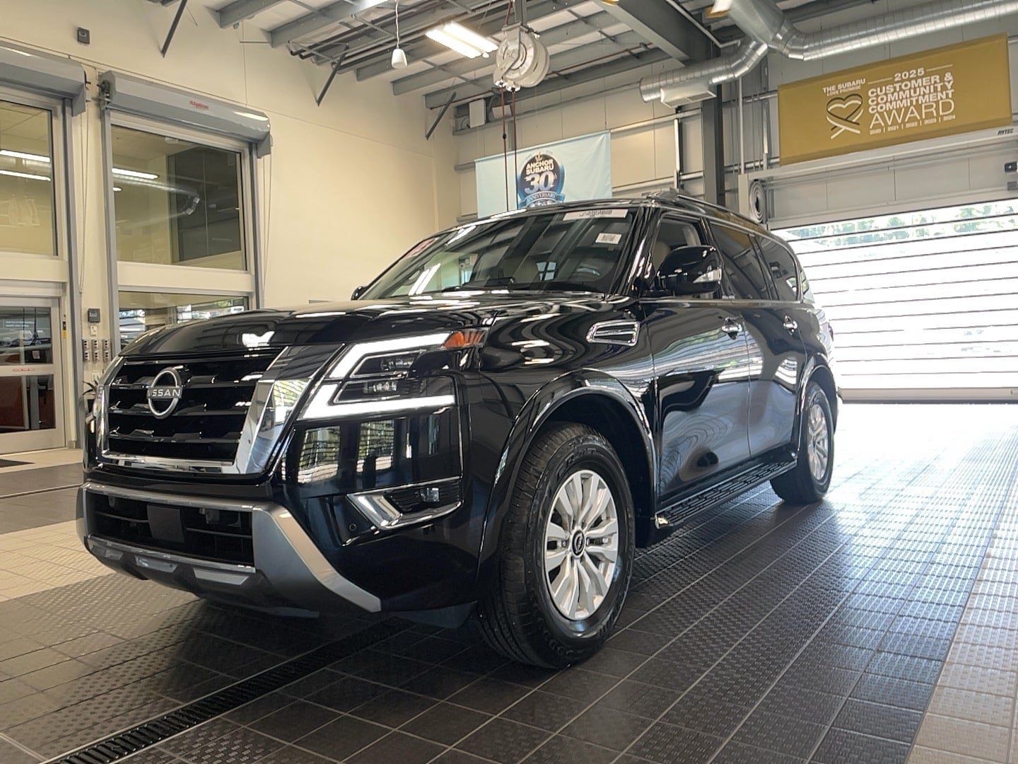Used 2023 Nissan Armada SV w/ Cargo Package AWD/4WD image 3
