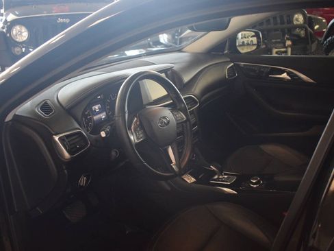Used 2018 INFINITI QX30 Premium w/ Navigation Package AWD/4WD image 35