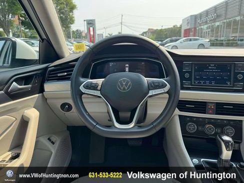 Certified 2023 Volkswagen Jetta SE w/ Panoramic Sunroof Package FWD image 21